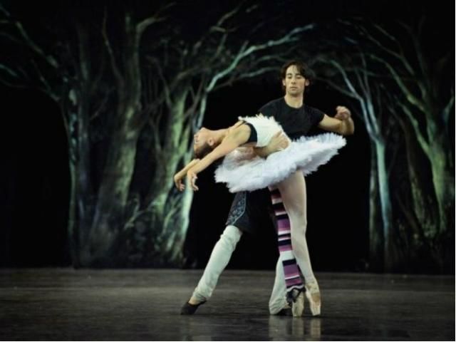 Английский национальный балет станцевал "Harlem Shake" (Видео) Английский национальный балет станцевал "Harlem Shake" (Видео)