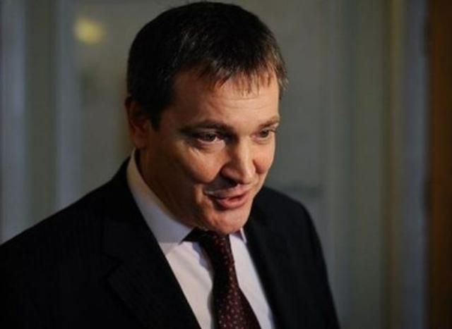 Колесниченко назвал Власенко лицемером, который думает только о своем мандате Колесниченко назвал Власенко лицемером, который думает только о своем мандате