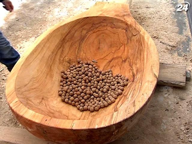 Винницкий умелец смастерил самую большую в Украине деревянную ложку Винницкий умелец смастерил самую большую в Украине деревянную ложку