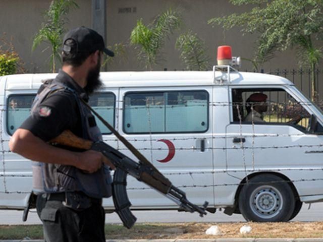 В Карачи 2 мощных взрыва унесли около 10 жизней В Карачи 2 мощных взрыва унесли около 10 жизней