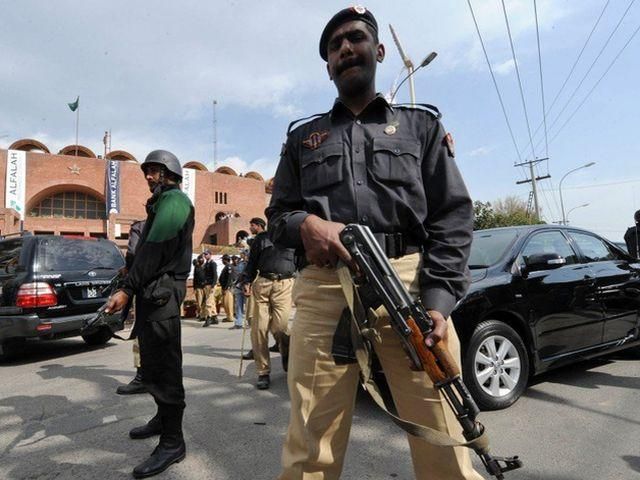 В Пакистане число жертв взрывов возросло до 45 человек В Пакистане число жертв взрывов возросло до 45 человек