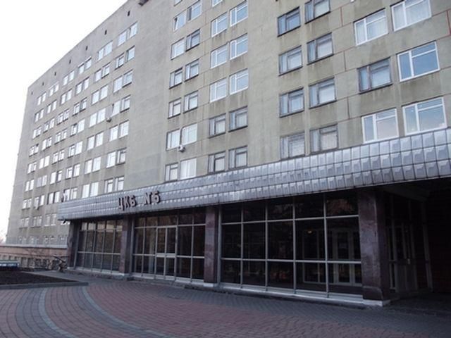 Вночі із лікарні, де перебуває Тимошенко, виїхав кортеж Вночі із лікарні, де перебуває Тимошенко, виїхав кортеж