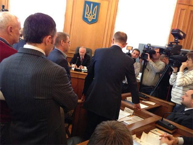 Опозиція блокує погоджувальну раду (Фото. Відео) Опозиція блокує погоджувальну раду (Фото. Відео)