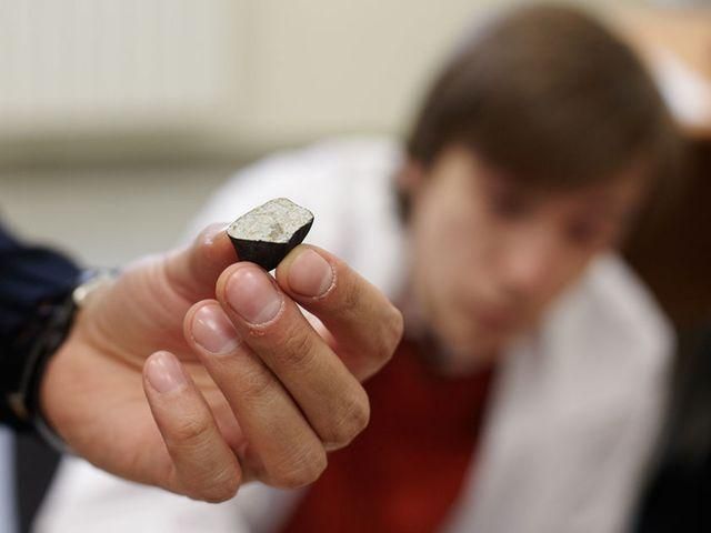 В інтернеті з'явилися перші студійні фото Челябинського метеорита (Фото) В інтернеті з'явилися перші студійні фото Челябинського метеорита (Фото)