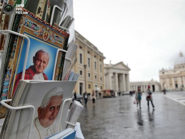 В Италии священник сжег фото Бенедикта XVI