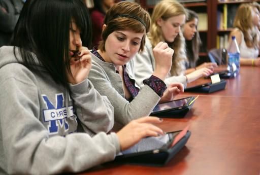 Студентов не будут пускать в университет без iPad