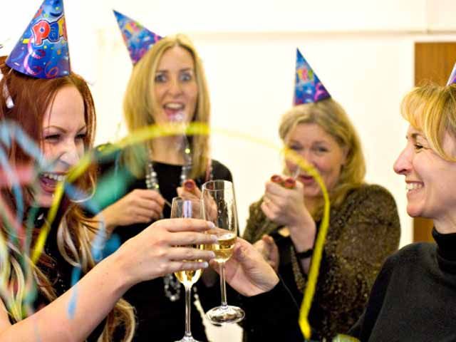 Соціологи: 50% чоловіків збираються привітати своїх колег на 8 березня Соціологи: 50% чоловіків збираються привітати своїх колег на 8 березня