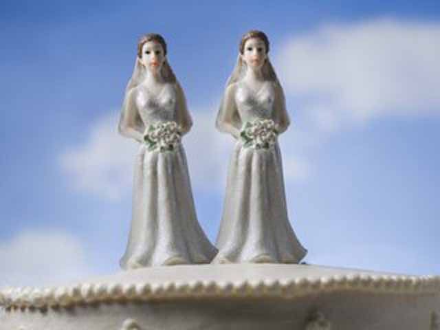 Вперше у токійському Діснейленді "одружили" лесбіянок
