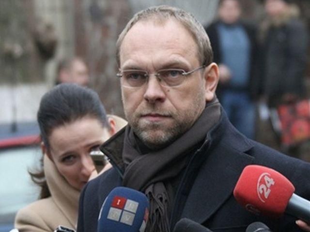 Суд відклав рішення щодо мандату Власенка на завтра Суд відклав рішення щодо мандату Власенка на завтра