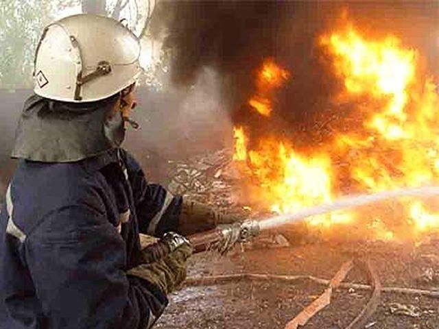Пожежа у Чернівецькій області вщент зруйнувала триповерховий готель