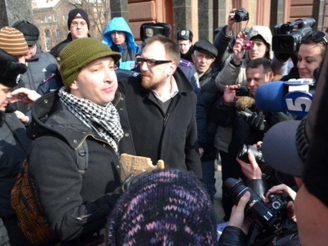 У Луганську про Сталіна згадали шматками сала (Фото) У Луганську про Сталіна згадали шматками сала (Фото)