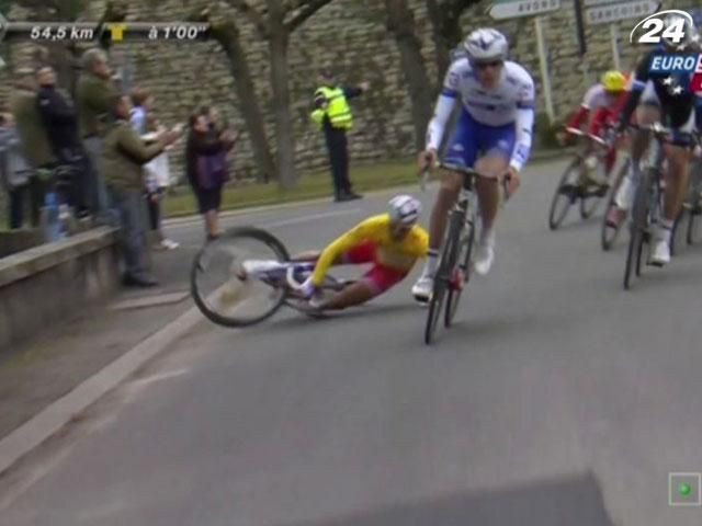 Тяжелое падение лишило Насера Бухани желтой майки лидера Тяжелое падение лишило Насера Бухани желтой майки лидера