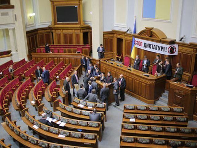 Верховную Раду снова заблокировали (Фото) Верховную Раду снова заблокировали (Фото)