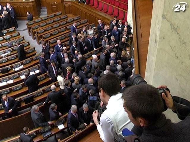 Азаров розкритикував опозицію за блокування Ради