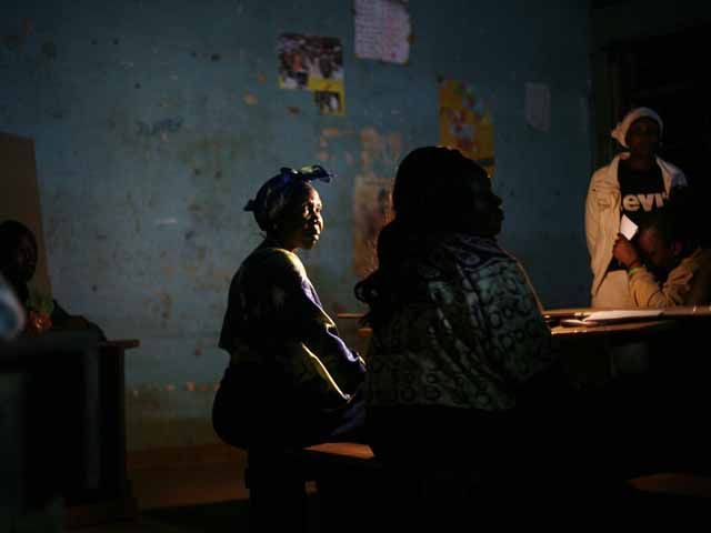 Кенийцы выстроились в длинные очереди, чтобы проголосовать (Фото) Кенийцы выстроились в длинные очереди, чтобы проголосовать (Фото)