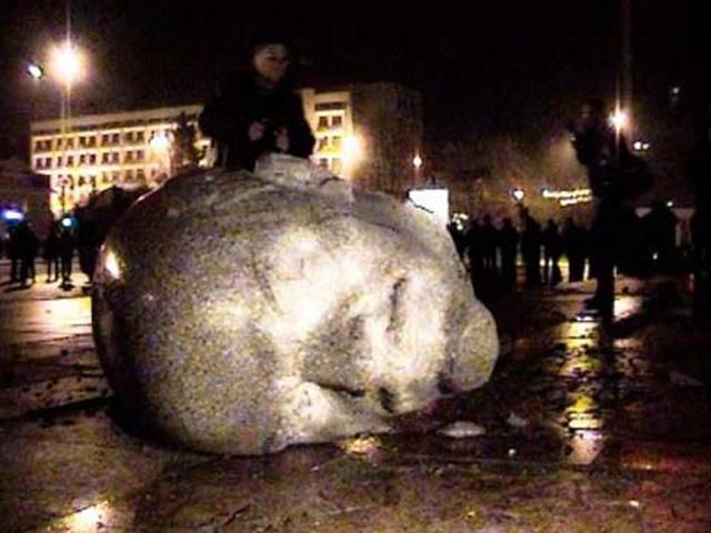 В Одесской области коммунисты охраняют памятник Ленину