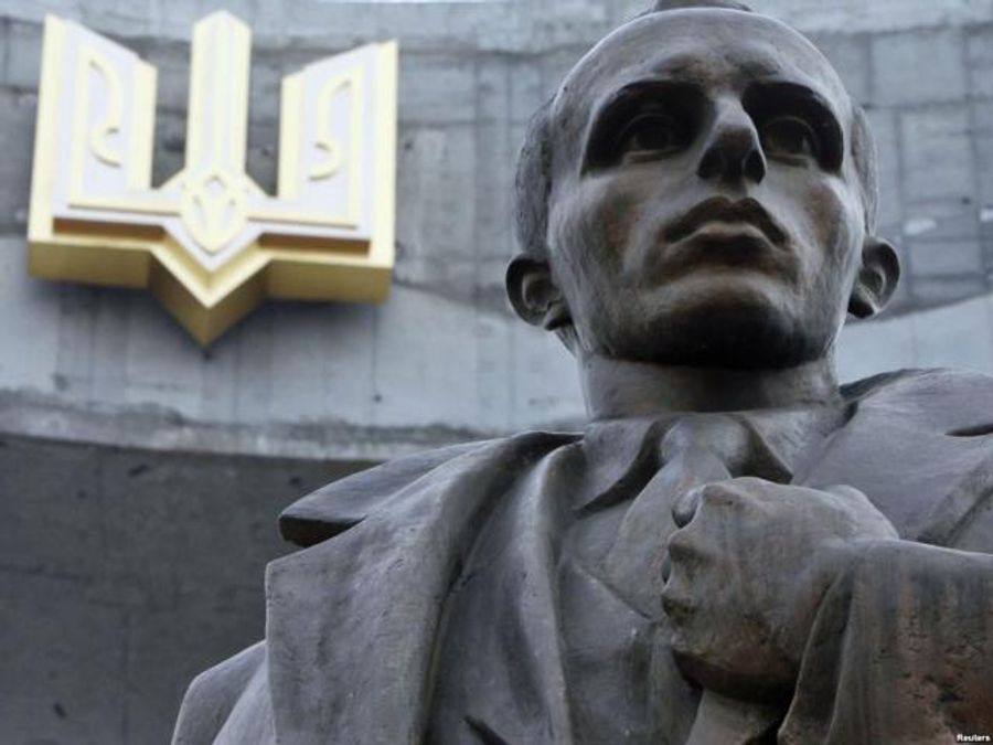 Невідомі пошкодили пам'ятник Бандері на Львівщині Невідомі пошкодили пам'ятник Бандері на Львівщині