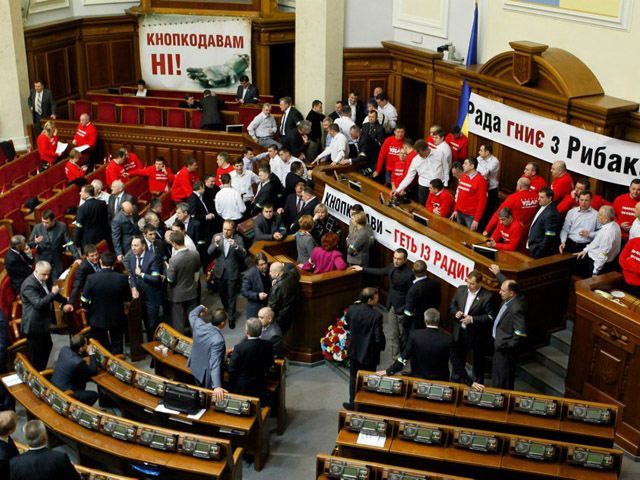 Регіонал: Через блокування Ради держава втратила 65 мільйонів Регіонал: Через блокування Ради держава втратила 65 мільйонів