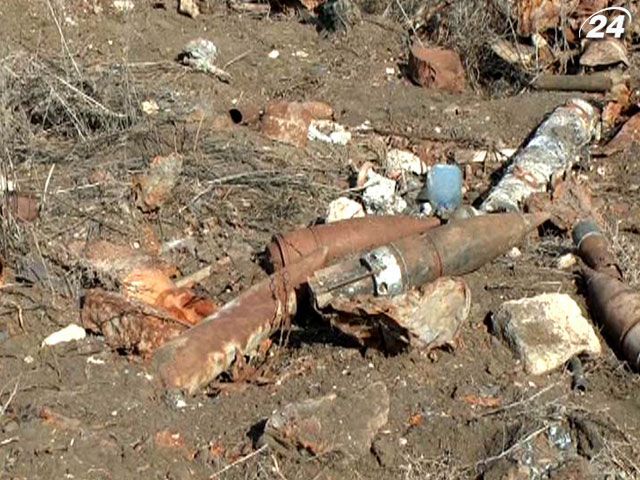 В Новобогдановке саперы ищут взрывчатку под землей В Новобогдановке саперы ищут взрывчатку под землей