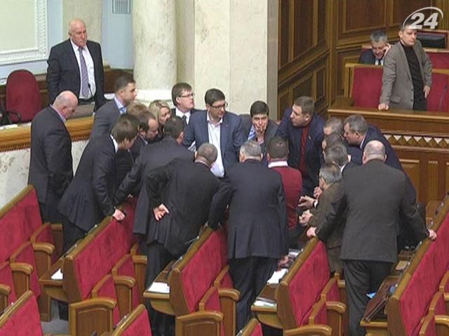 Оппозиция сегодня будет блокировать работу ВР из-за Власенко