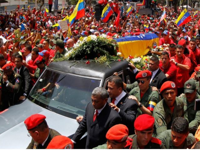 Чавес умер от сердечного приступа, - начальник охраны