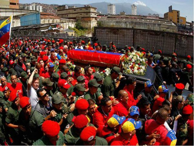 Венесуэла оплакивает Уго Чавеса (Фото)