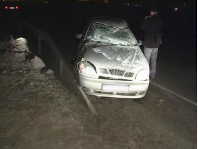 Авария в Киеве: автомобиль пересек несколько полос движения (Фото) Авария в Киеве: автомобиль пересек несколько полос движения (Фото)