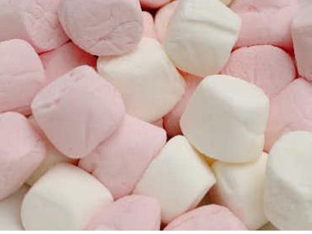 В Харькове изготовили жевательный зефир длиной почти 70 метров В Харькове изготовили жевательный зефир длиной почти 70 метров