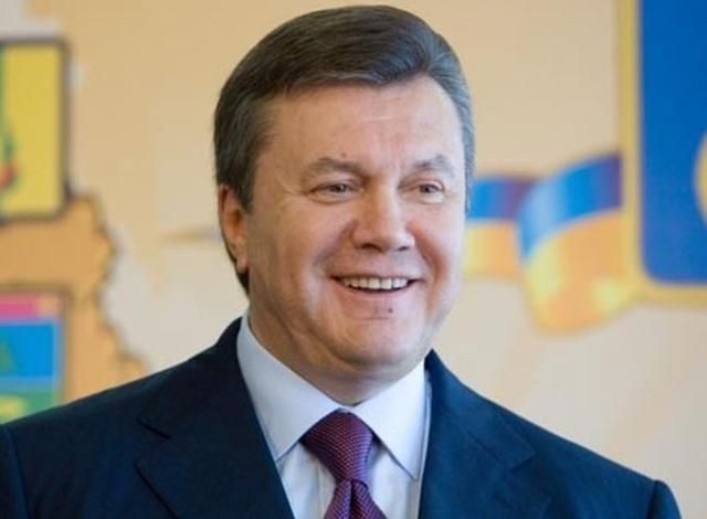 Янукович поздравил женщин с 8 марта: Радостной вам весны!