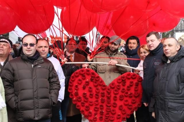 Тимошенко поздравили песнями и воздушными шариками (Фото) Тимошенко поздравили песнями и воздушными шариками (Фото)