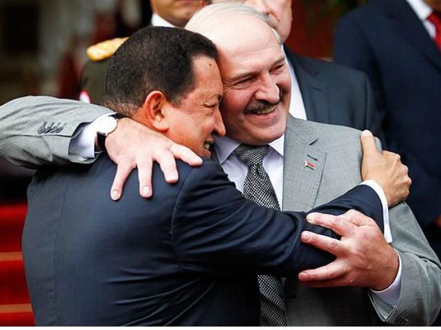 Лукашенко заплакав, коли прощався з Чавесом 