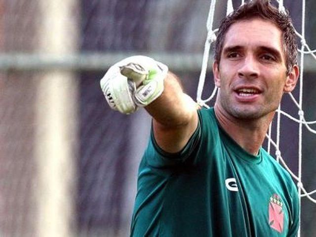 Бразильские футбольные фаны порезали вратаря Бразильские футбольные фаны порезали вратаря