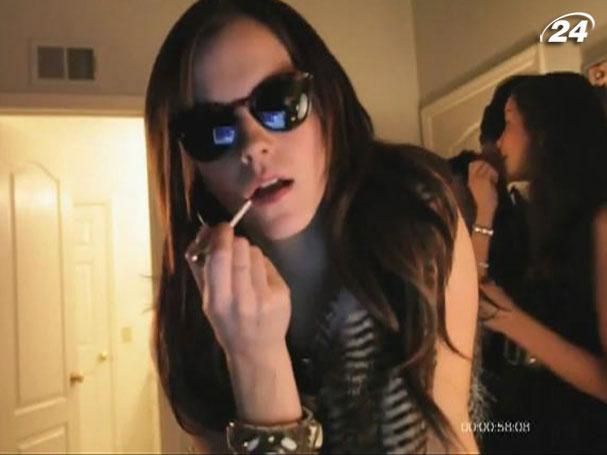 Вийшов трейлер "Елітної спільноти" з Еммою Воттсон Вийшов трейлер "Елітної спільноти" з Еммою Воттсон