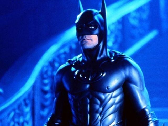 Warner Bros. передала маску Бетмена музею історії Warner Bros. передала маску Бетмена музею історії