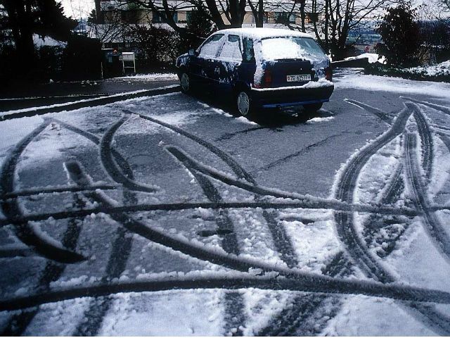 ДАІ просить водіїв бути обережними через складні погодні умови ДАІ просить водіїв бути обережними через складні погодні умови