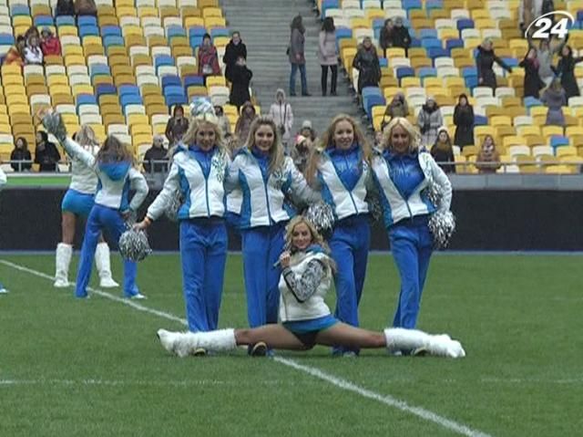 У Києві на футбольній арені зібрали рекордну кількість жінок