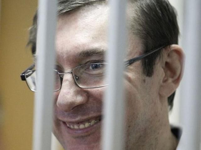 Москаль попросил Януковича на Пасху отпустить Луценко и убийцу маньяка Москаль попросил Януковича на Пасху отпустить Луценко и убийцу маньяка