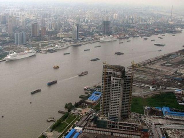 В китайской реке нашли 900 мертвых свиней В китайской реке нашли 900 мертвых свиней