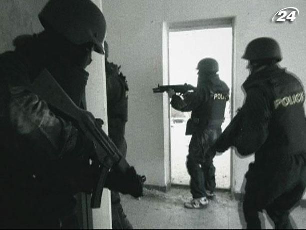 Спецназ Лос-Анджелеса: тактика, оружие и хирургическая точность Спецназ Лос-Анджелеса: тактика, оружие и хирургическая точность