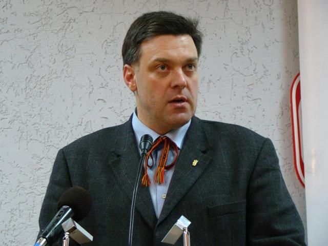 Тягнибок збирає інформацію про людей, готових до радикальної боротьби Тягнибок збирає інформацію про людей, готових до радикальної боротьби