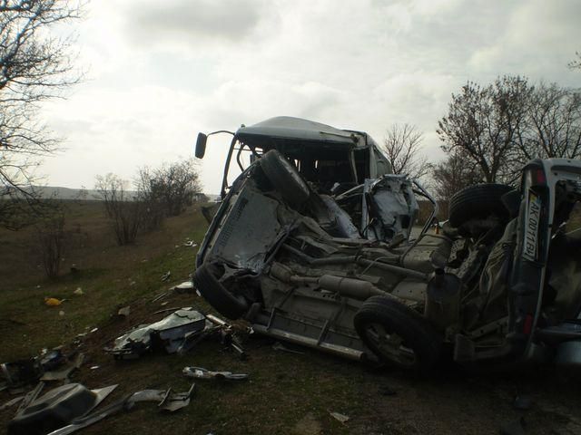 20-річний горе-водій протаранив рейсовий автобус і загинув (Фото)