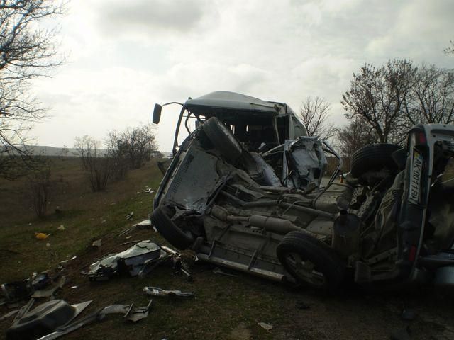 20-летний горе-водитель протаранил рейсовый автобус и погиб (Фото)