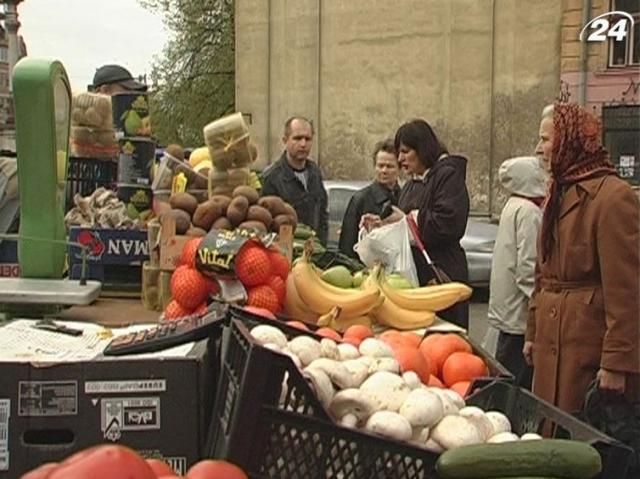 Українці витрачають майже 40% доходів на їжу Українці витрачають майже 40% доходів на їжу