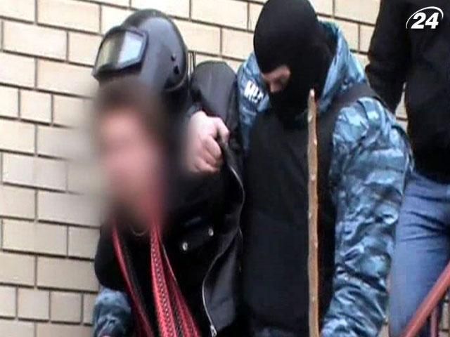 В Донецке мужчина взял в заложницы сотрудницу кредитного союза В Донецке мужчина взял в заложницы сотрудницу кредитного союза