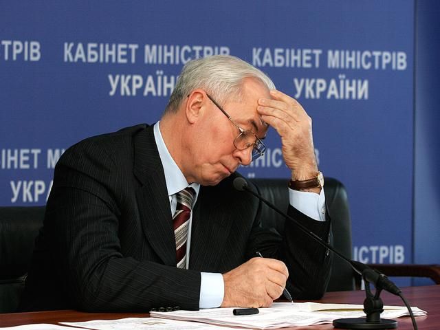 Азаров: На дороги треба суму, більшу річного бюджету Азаров: На дороги треба суму, більшу річного бюджету