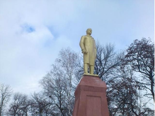 Свободовцы пообещали не разрушать новый памятник Ленину в Ахтырке Свободовцы пообещали не разрушать новый памятник Ленину в Ахтырке