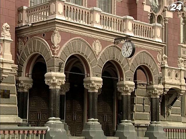 Нацбанк потратил на поддержку гривны более 220 миллионов долларов Нацбанк потратил на поддержку гривны более 220 миллионов долларов