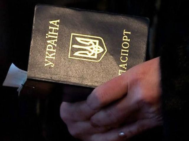 Чтобы сесть в поезд, украинцам придется показать паспорт