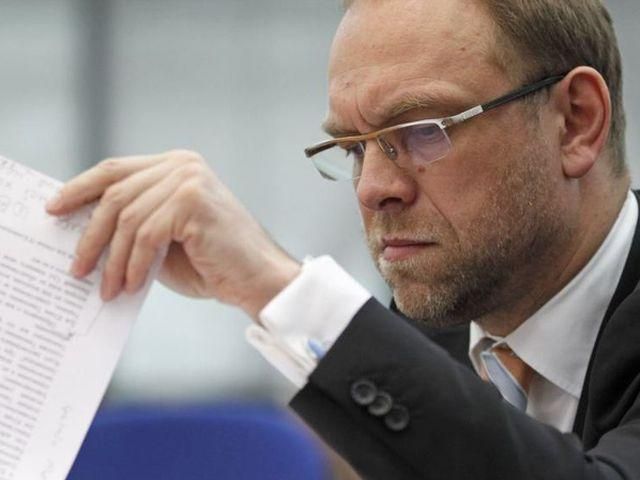 Власенко теперь будут пускать за границу (Документ) Власенко теперь будут пускать за границу (Документ)