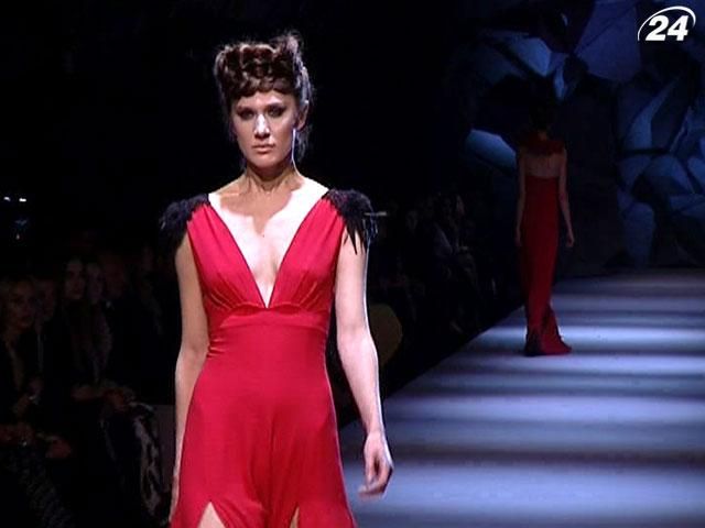 Олена Мігдісова демонструє тренди сезону у Київському метро Олена Мігдісова демонструє тренди сезону у Київському метро